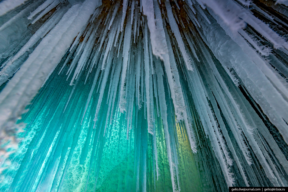 Зимний Байкал: километры прозрачного льда 