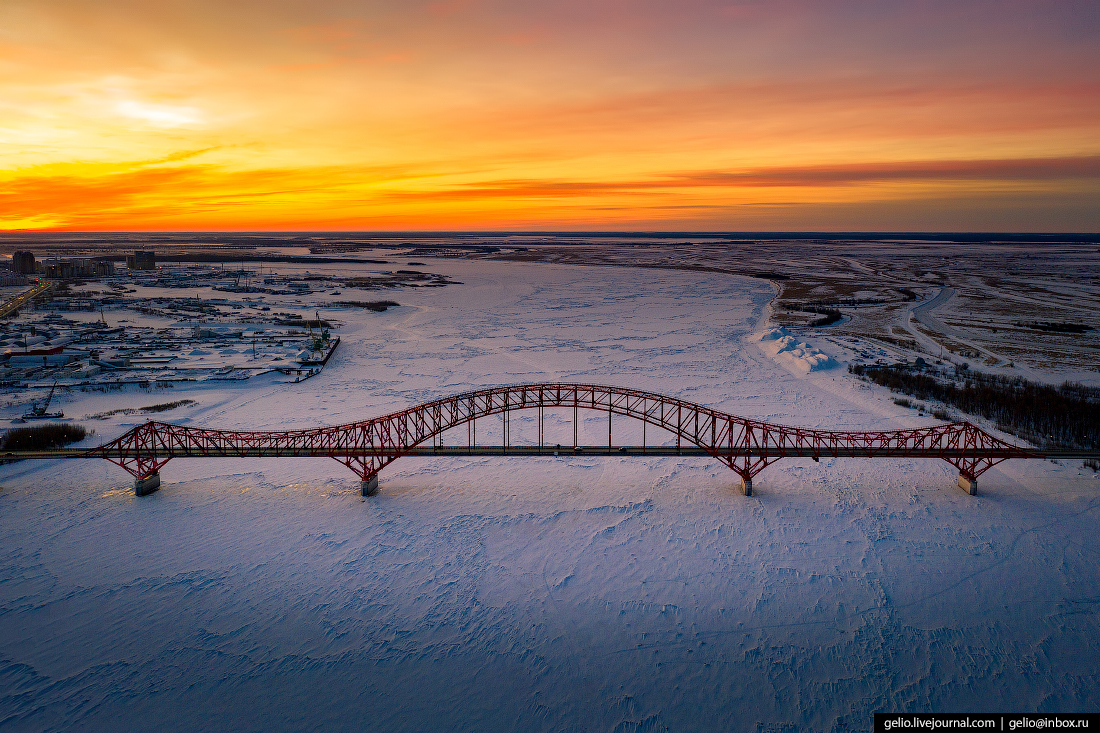 Ханты-Мансийск с высоты мост Красный дракон