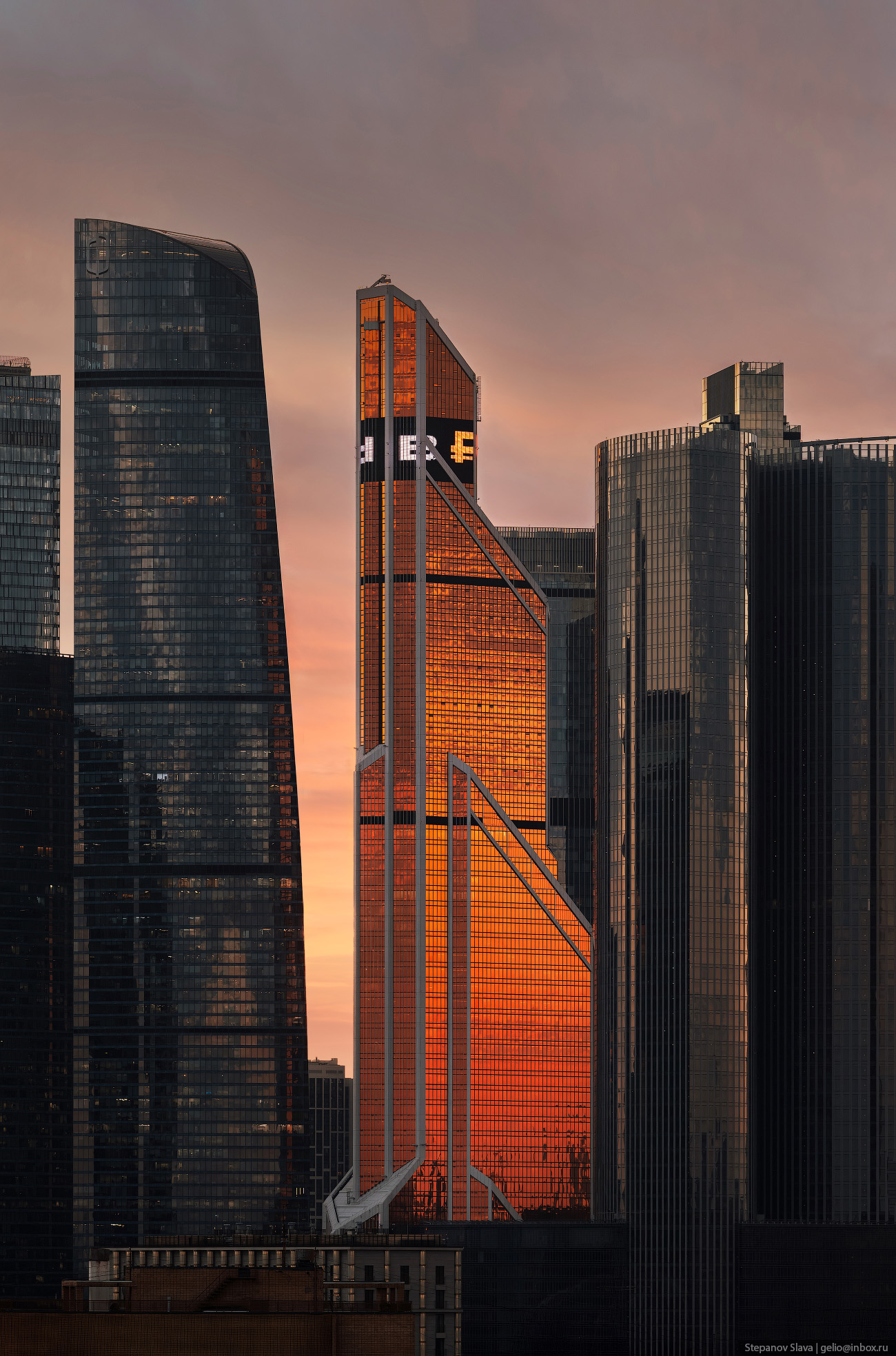 Башня Меркурий — самый яркий небоскрёб Москва-Сити Башня Меркурий — самый яркий небоскрёб Москва-Сити