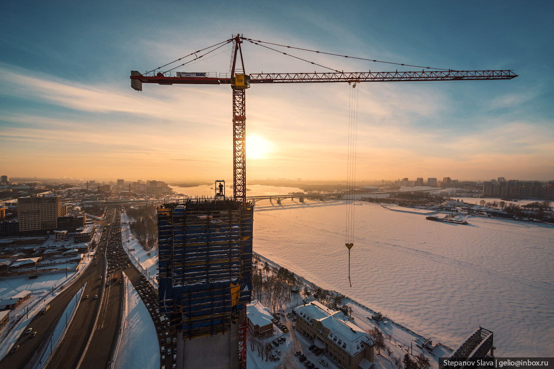 Новосибирск, строительство моста, четвёртый, центральный, пилон, кран