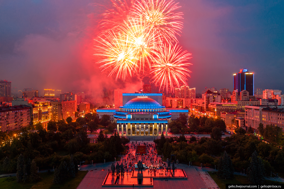 Новосибирск с высоты оперный театр НОВАТ