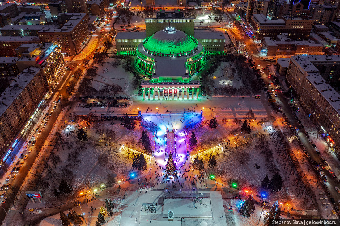 зимний новосибирск, с высоты, подсветка, театральный сквер, оперный