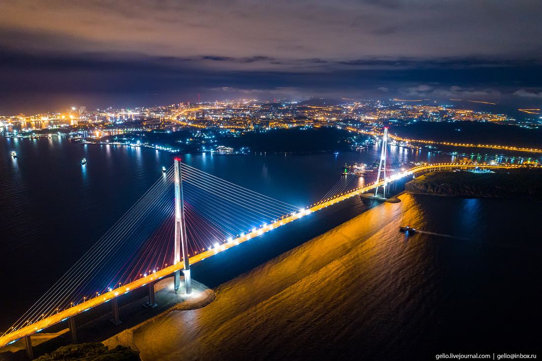 Мост на 2000. Мост на остров русский во Владивостоке. Вантовый мост Владивосток. Вантовый мост на остров русский во Владивостоке. Мост через Босфор Восточный Владивосток.